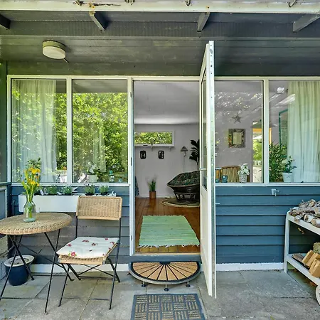 Small Authentic Near Fjellerup * Glesborg