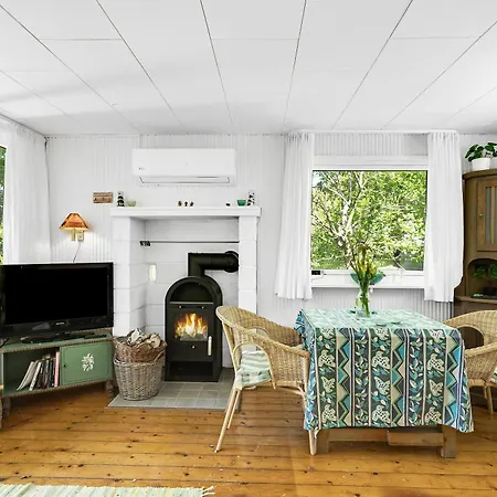 Small Authentic Near Fjellerup * Glesborg